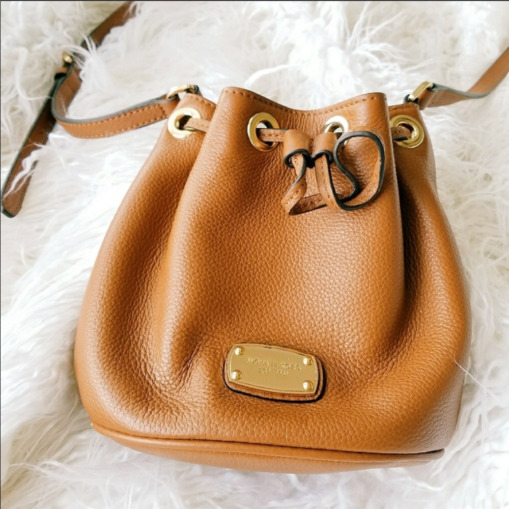 Leather Micheal Kors Crossbody!